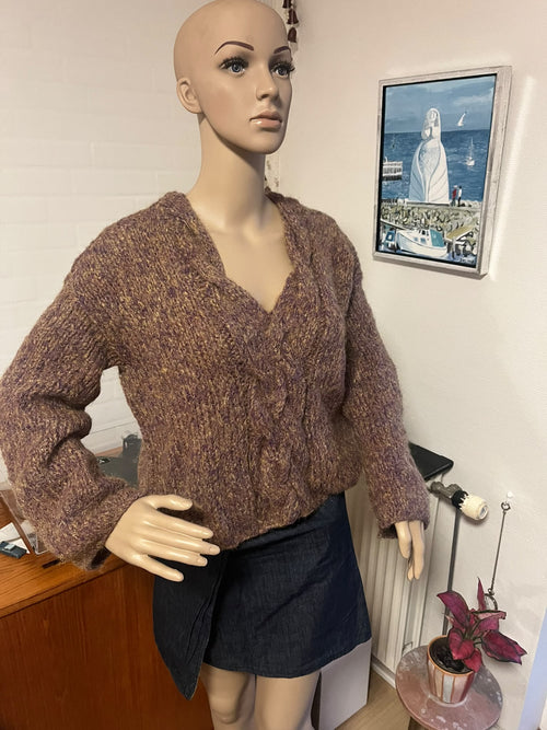 Mauve & Gold Textured V-Neck Jumper — detail or additional view