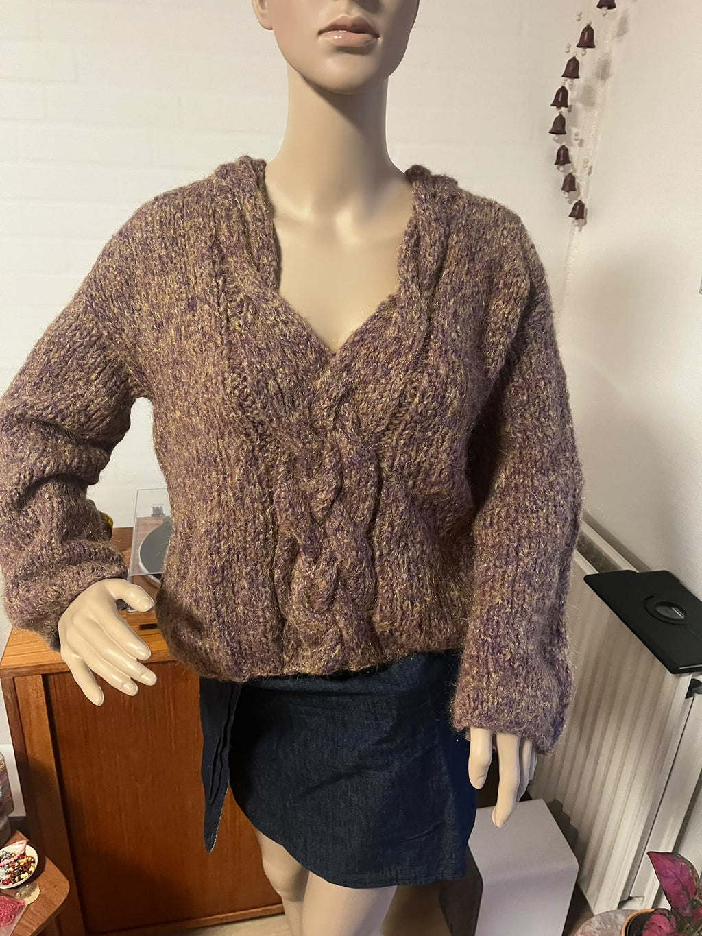 Mauve & Gold Textured V-Neck Jumper — main view