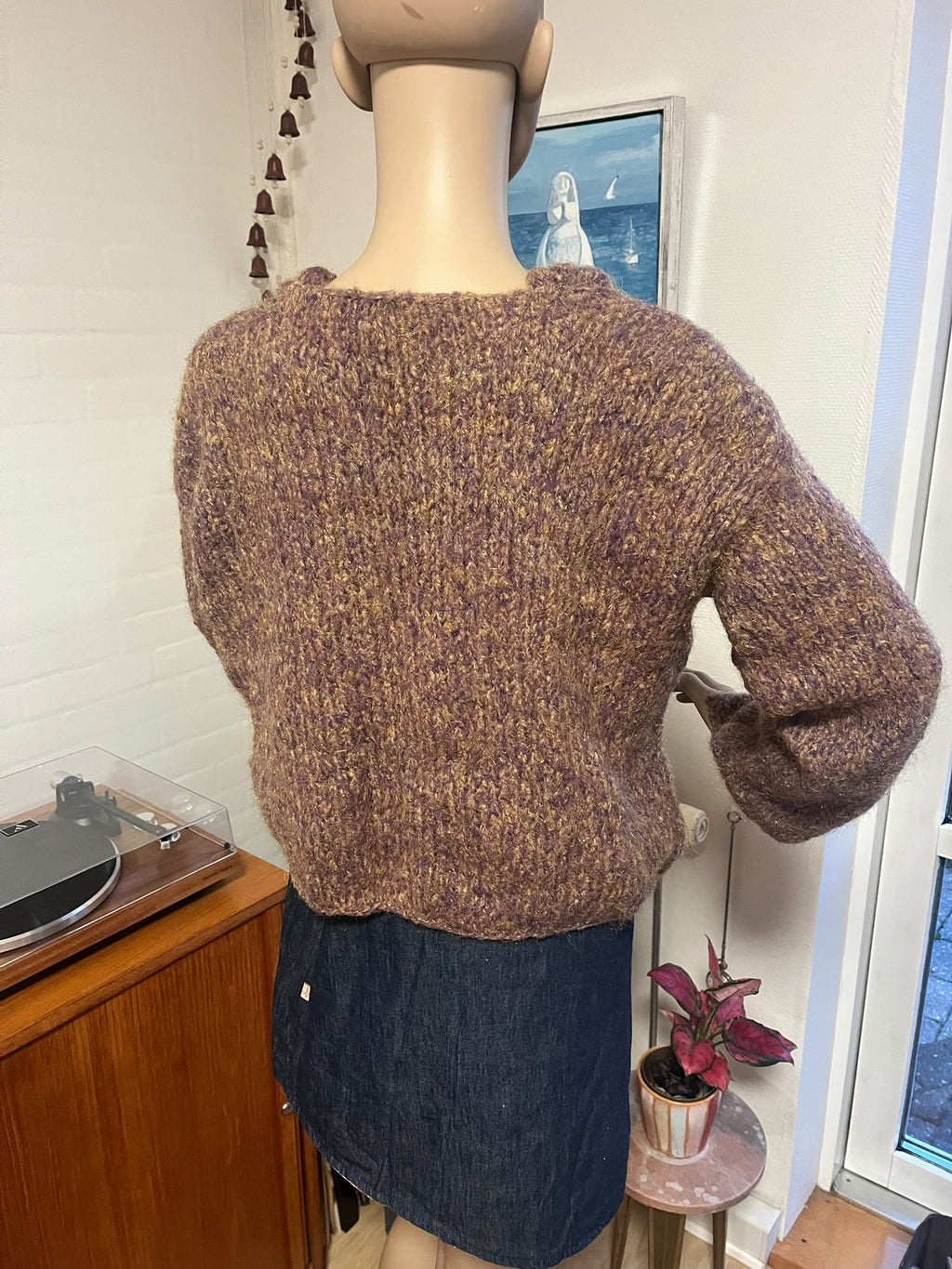 Mauve & Gold Textured V-Neck Jumper — detail or additional view